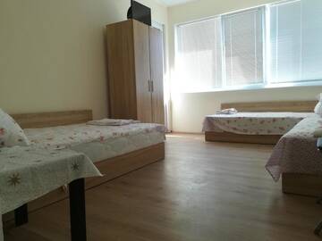 Фото номера Трехместный номер с балконом Гостевой дом Room 101 г. Хисаря 3