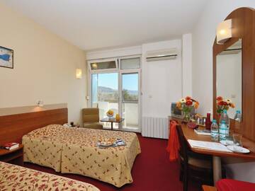 Фото номера Двухместный номер с 2 отдельными кроватями - Здание 1 Отель Augusta SPA Hotel г. Хисаря 2