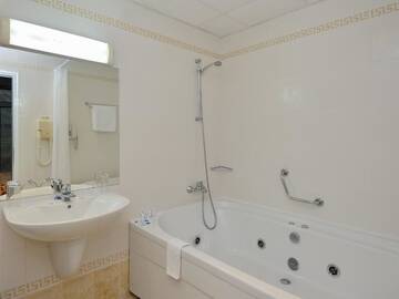 Фото номера Апартаменты с 2 спальнями Отель Augusta SPA Hotel г. Хисаря 5