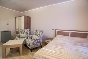 Фото номера Двухместный номер «Комфорт» с 1 кроватью и ванной Отель C Comfort Hotel &amp; Wellness г. Хисаря 10