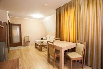Фото номера Полулюкс с балконом Отель C Comfort Hotel &amp; Wellness г. Хисаря 2