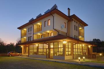 Фотографии Отель Kamilite Family Hotel г. Хисаря (Болгария) №1 Фото Отель Kamilite Family Hotel г. Хисаря 1