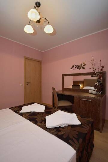 Фото номера Люкс с 1 спальней и балконом Отель Kamilite Family Hotel г. Хисаря 10