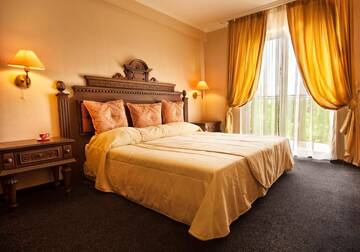 Фото номера Двухместный номер Делюкс с 1 кроватью и балконом Отель Hotel Chinar г. Хисаря 5