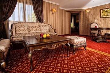 Фото номера VIP-люкс с гидромассажной ванной Отель Hotel Chinar г. Хисаря 7