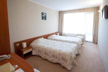 Фото номера Стандартный двухместный номер с 2 отдельными кроватями Отель Hissar Spa Hotel г. Хисаря 6