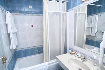 Фото номера Стандартный двухместный номер с 2 отдельными кроватями Отель Hissar Spa Hotel г. Хисаря 11